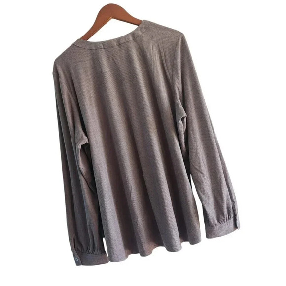 New $64.95 Chico's Top Blouse Size 3 Gray Long Sleeve V-Neck Pullover - Picture 3 of 16